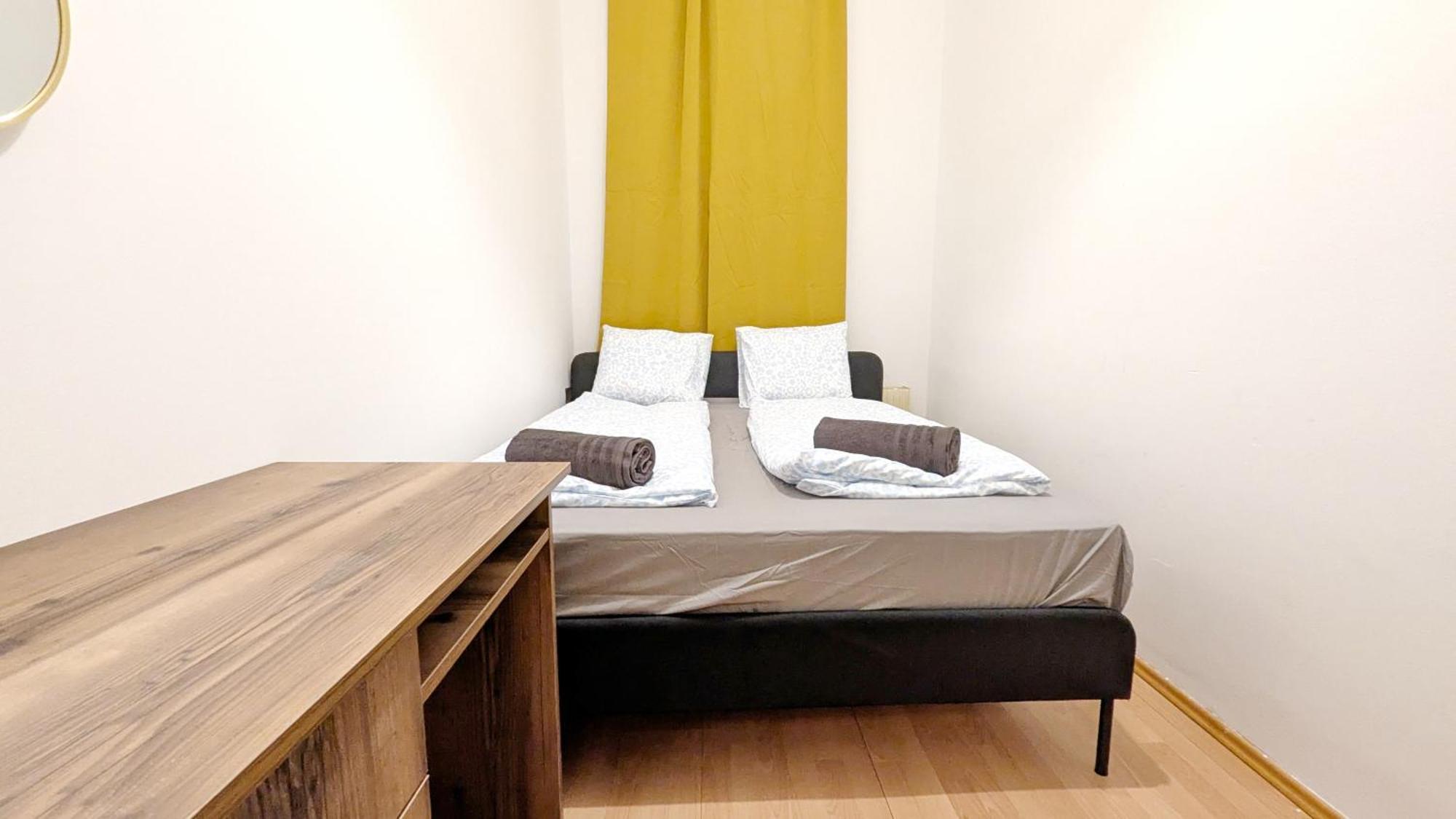 Spacious - 15 Min From Airport & Center, 5 Min From Main-bus Station Ez8 Privatunterkunft *
