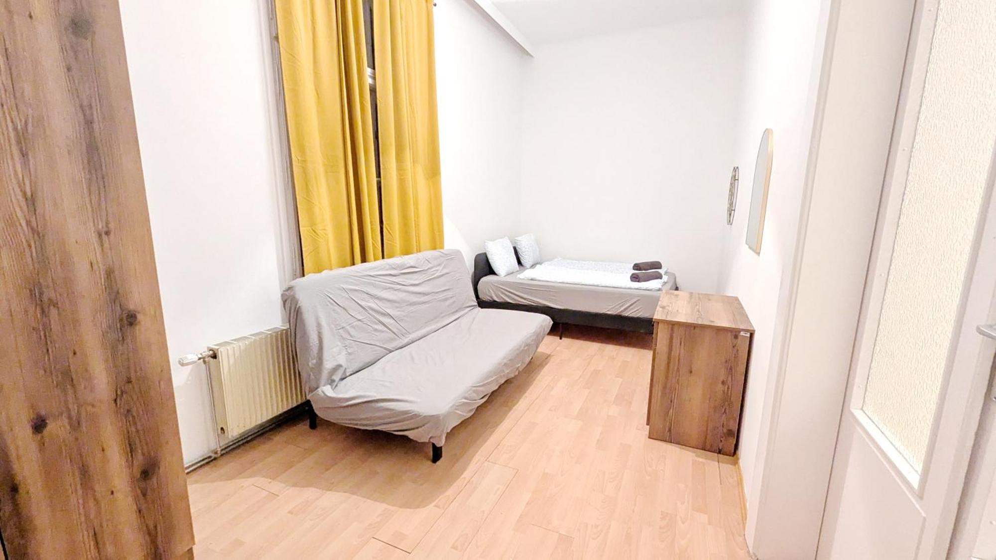 Privatunterkunft Spacious - 15 Min From Airport & Center, 5 Min From Main-bus Station Ez8